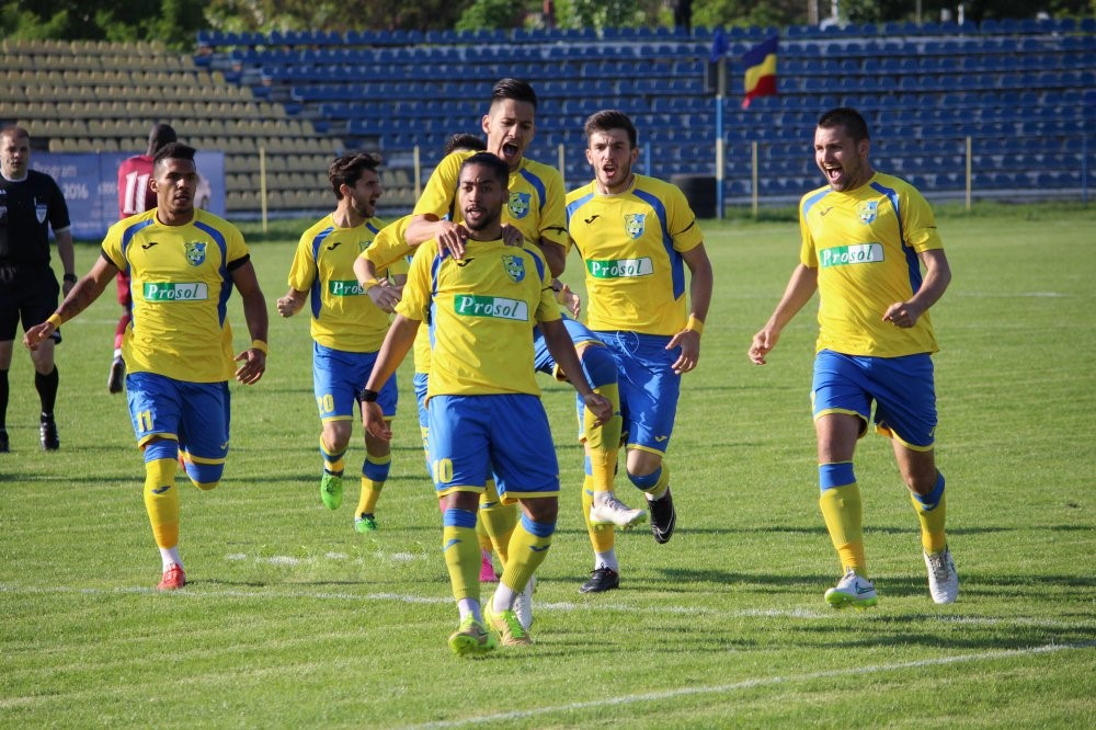 Dunarea Calarasi / M6maxebov6blsm / Dunarea calarasi plays against fc voluntari in a liga 1 game, and soccer fans are looking forward to it.