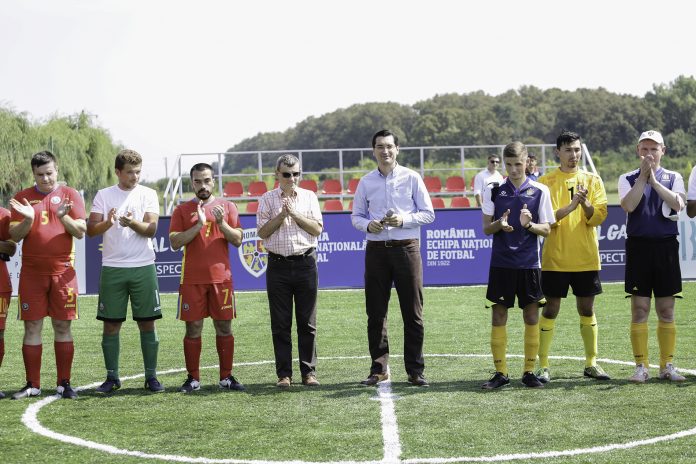 FRF a inaugurat primul teren de fotbal pentru nevazatori din Romania