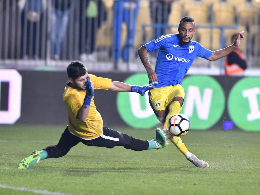 Petrolul : Si echipa FC Petrolul Ploiesti ajuta cu bani la salvarea ... : Fotbal club petrolul ploiești (romanian pronunciation: