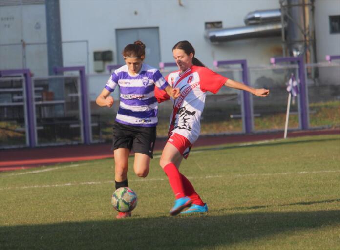 feminin_duel_poli_piros