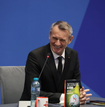 Foști mari internaționali, prezenți la lansarea dicționarului de fotbal româno-spaniol
